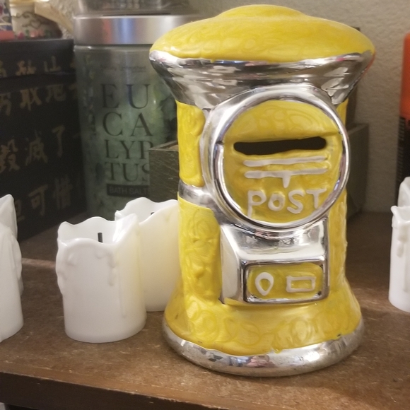 Like new adorable post office coin bank - Picture 2 of 2